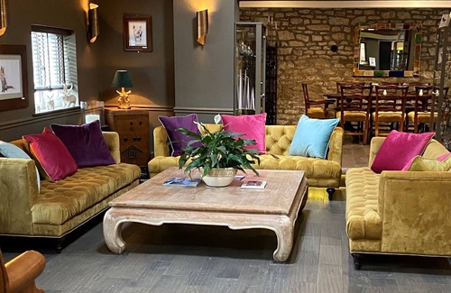 Crudwell Hotel | Pettifers Freehouse Hotel