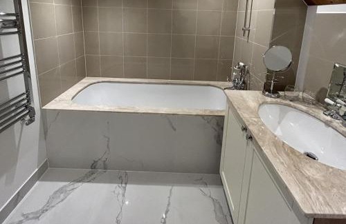 Petworth House | Petworth Cottage-Sleeps 6-Pet Friendly-Central