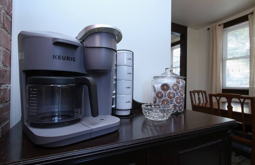 Pittsburgh House | PGH City Home - Lovely 3 BR, 1.5 BA, Sleeps 7+ w/Ultra Suited Location