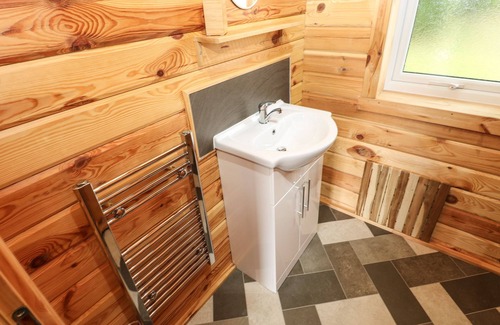 Bowes Cottage | PHEASANT, romantic, with hot tub in Bowes