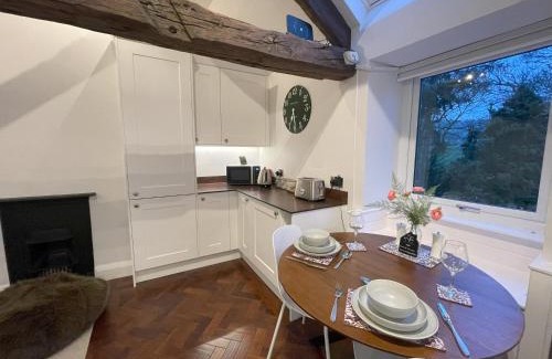 Almondbury House | Pheasants Crossing - luxurious and cozy cottage in peaceful rural location