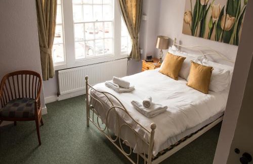 Montacute Bed & Breakfast | Phelips Arms