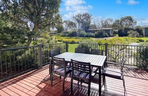 Cowes Villa | Phillip Island Villa - R a m a d a Resort