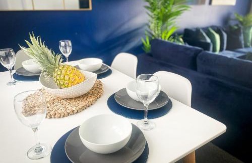 Luton House | Phoenix House - 2 Double Bedroom House - Business and Corporate Travellers