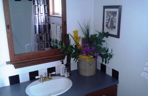 Stettler Bed & Breakfast | Phoenix House B&B