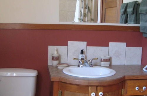 Stettler Bed & Breakfast | Phoenix House B&B