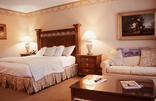 North Creek Hotel | Phoenix Inn Resort