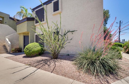 East Morningside House | Phoenix Townhome with Community Pool - Near Golf!