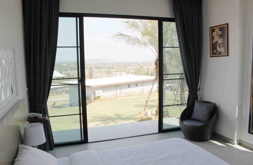 Pak Chong Hotel | Phurapee Pakchong