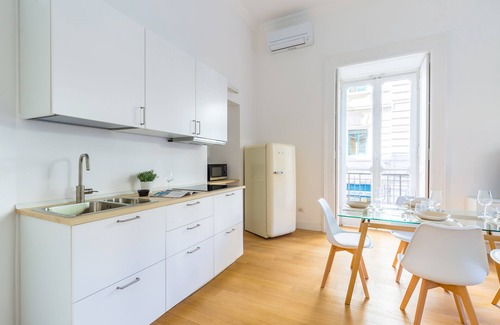 Chiaia Apartment | Piazza Amedeo Flat by Wonderful Italy