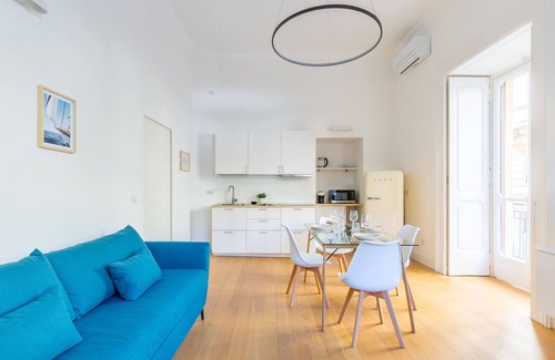 Chiaia Apartment | Piazza Amedeo Flat by Wonderful Italy