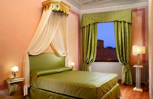 Siena Historical Center Apartment | Piazza del Campo Honeymoon Suite