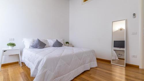 Carpi Apartment | [Piazza Martiri]-In pieno centro sotto al Castello