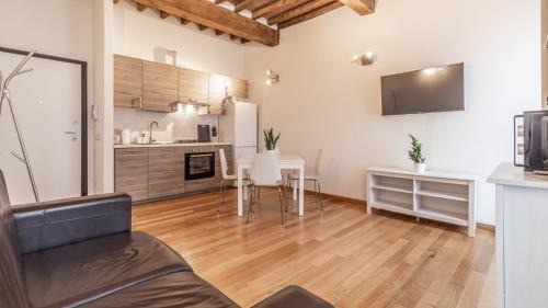 Carpi Apartment | [Piazza Martiri]-In pieno centro sotto al Castello