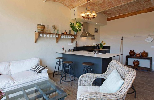 Olot Apartment | Picapedrer, with access to the indoor swimming poo