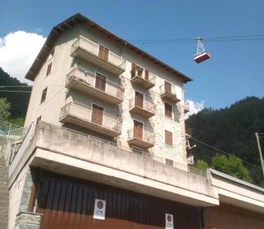 Chiesa in Valmalenco Apartment | Piccola Parigi