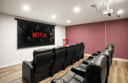 Santiago House | Pickleball Court Movie Theater PuttPutt HotTub