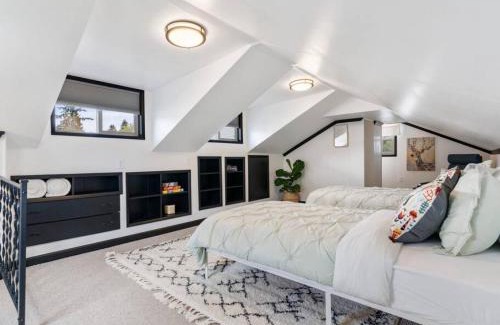 Arnada House | Picture Perfect Bungalow in the heart of DT Vancouver