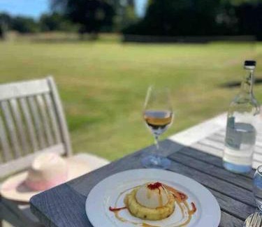 Stedham House | Picturebook cottage on prestigious polo estate