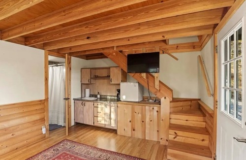 Lincoln Cabin | Picturesque 3-bedroom Cabin Hideaway in a wooded setting with a lake view!