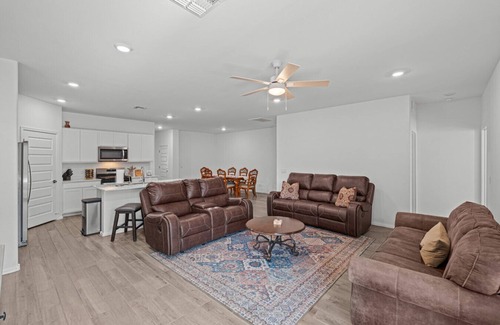 Tucson House | Picturesque 5 bedroom with Mountain Views