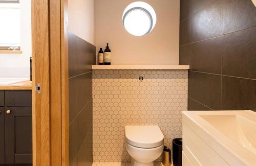 Angmering House | Picturesque barn suite in the South Downs with gym and spa