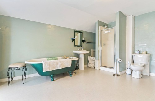 Limerick Apartment | Picturesque bed and breakfast, nestled in the foothills of the white mountains.