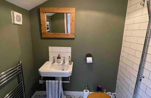 Nunney House | Picturesque cottage with hot tub, near Frome