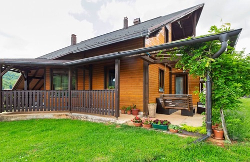 Otocac Apartment | Picturesque Holiday Home in Otočac near Sea