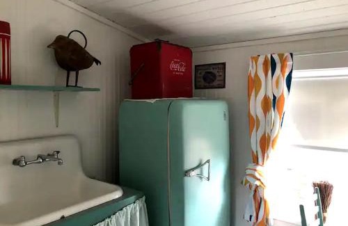 Braden River House | Picturesque Vintage Cabin with Lake Views in Florida