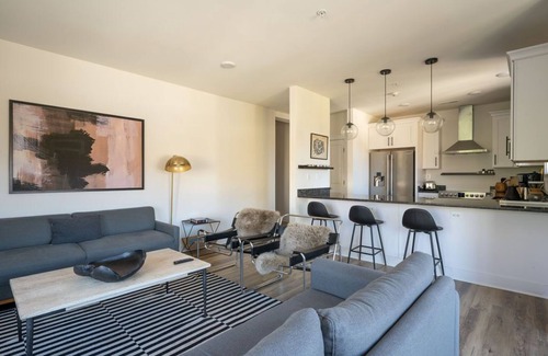 Wayland Park Apartment | Piedmont Place 304| Lux Vineyard & Brewery Getaway in the Heart of Crozet | Pet Friendly