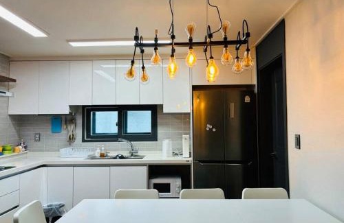 Yeongdo Apartment | Pier 40 Free Parking Oceanview Kids House Jungle Gym Slide 2Bedroom