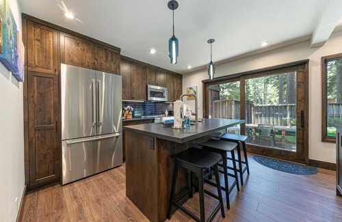 Tahoe Sierra Estates House | Pier|Beach|Tennis|Pickleball|Walk to Town