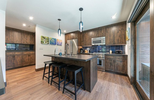 Tahoe Sierra Estates House | Pier|Beach|Tennis|Pickleball|Walk to Town