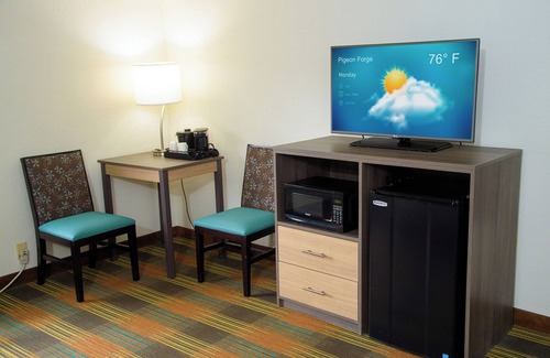 Pigeon Forge Hotel | Pigeon River Inn