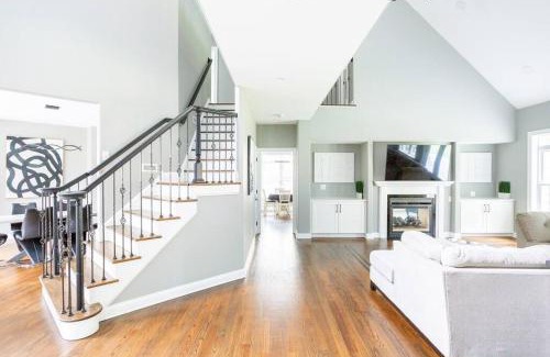 Pike Creek House | Pike Creek Palace 6 Bedrooms with 5 King beds Villa in Wilmington's Chateau Country