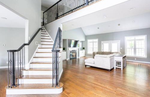 Pike Creek House | Pike Creek Palace 6 Bedrooms with 5 King beds Villa in Wilmington's Chateau Country