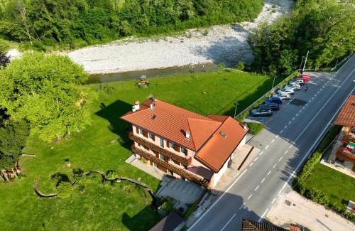 Pulfero House | Pikes