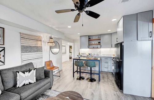 Richmond Hill Corridor House | Pike’s View Guesthouse-Mountain Cabin+Views+Serene