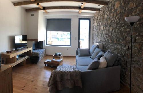 Kalavrita House | pikralida house (πικραλίδα)