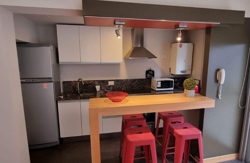 Mendoza City Center Apartment | Pileta con vistas panorámicas, seguridad y cochera