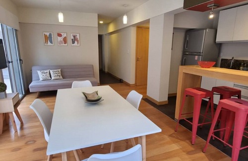 Mendoza City Center Apartment | Pileta con vistas panorámicas, seguridad y cochera