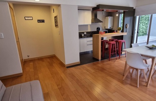 Mendoza City Center Apartment | Pileta con vistas panorámicas, seguridad y cochera