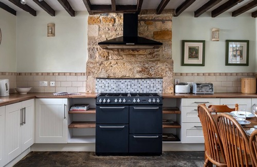 Bourton-on-the-Hill Cottage | Pilgrim Cottage - sleeps 8 guests in 4 bedrooms