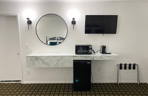 Lee Hotel | Pilgrim Inn