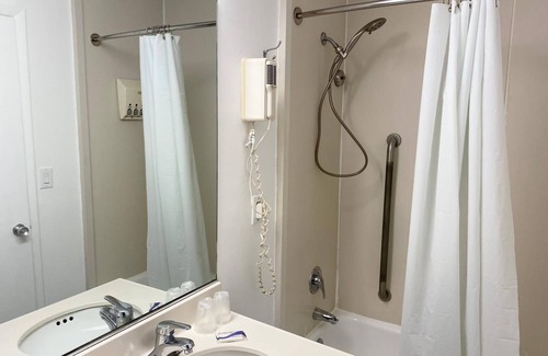 Lee Hotel | Pilgrim Inn