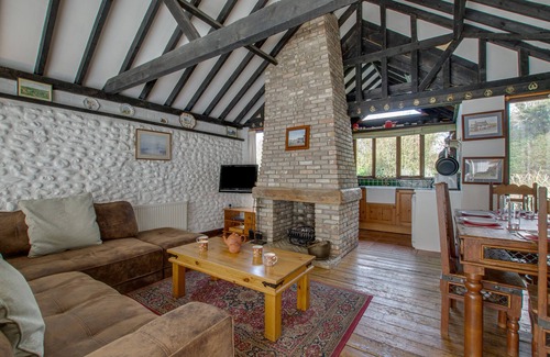 Bacton House | Pilgrims Chase - Three Bedroom House, Sleeps 6