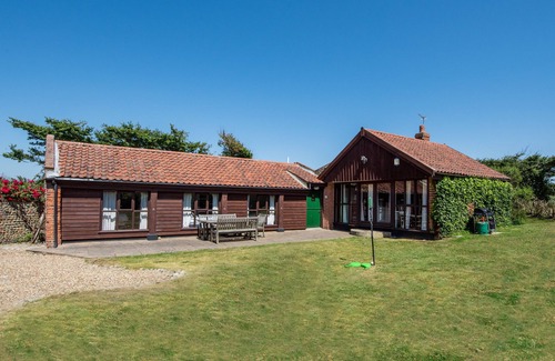 Bacton House | Pilgrims Chase - Three Bedroom House, Sleeps 6