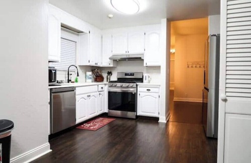 Pill Hill Apartment | Pill Hill Charm: Steps from Telegraph & Downtown