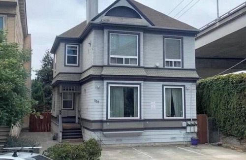 Pill Hill Apartment | Pill Hill Charm: Steps from Telegraph & Downtown